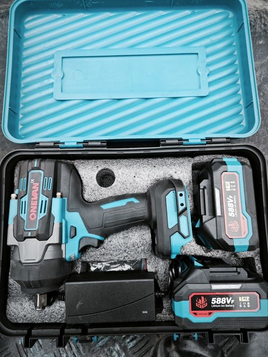 Гайковерт 1800Nm с две батерии и зарядно