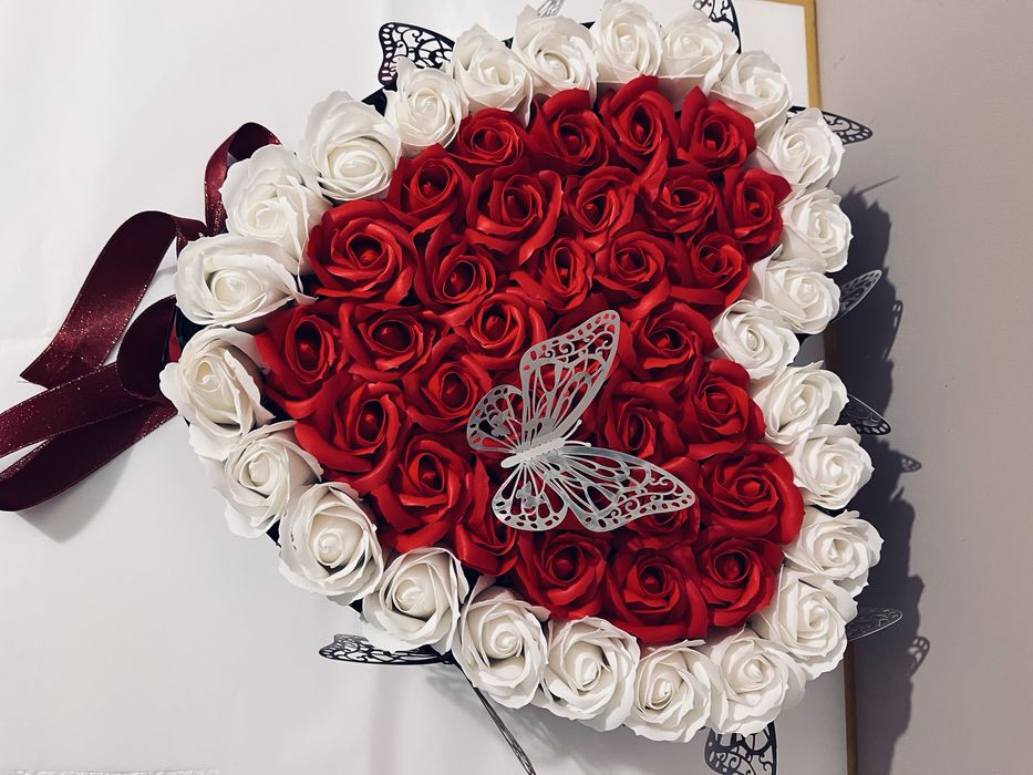 Vand buchet floral lucrat manual din flori de săpun.