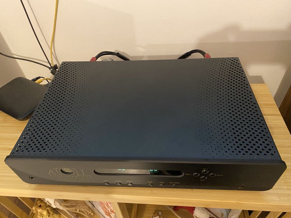 Amplificator Atoll in200se (200watts in 4ohm,120watts in 8ohm)