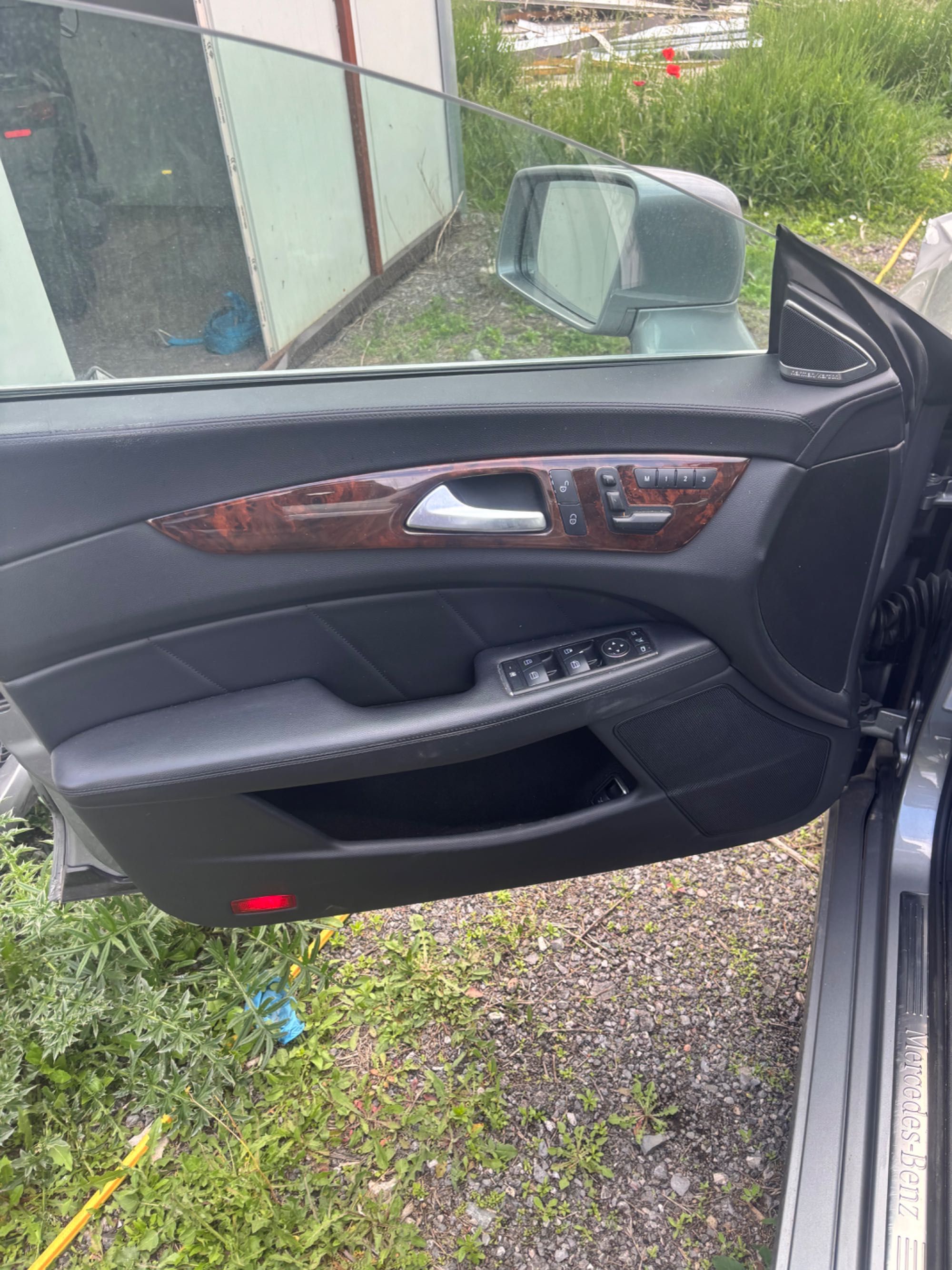 Продавам части за Мерцедес CLS 350 2012
