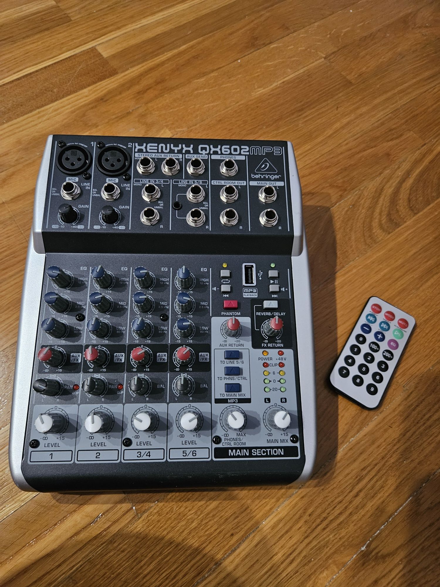 Микшерный пульт XENYX QX602 MP3 Behringer