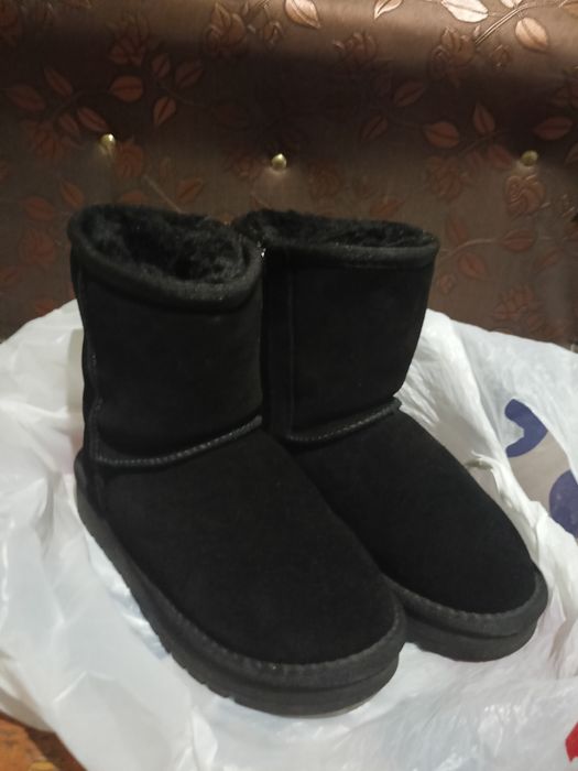 Продаются зимние угги