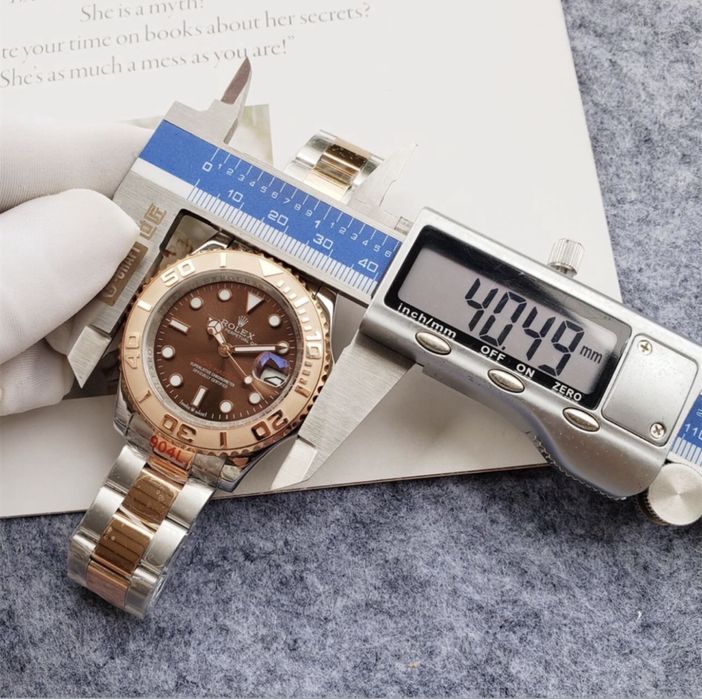 Часовник с автоматичен механизъм с сапфирано стъкло