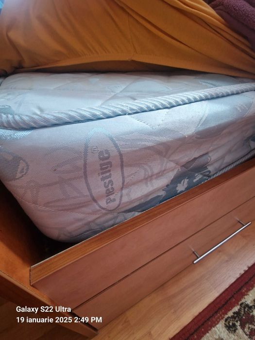 Pat dormitor cu doua noptiere