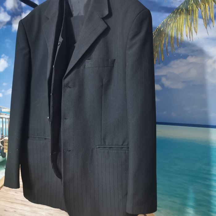 Sacou negru cu vesta si pantaloni