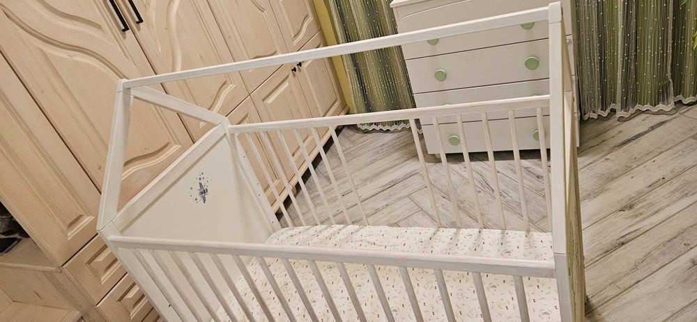 Обзавеждане за детска стая (легло, матрак, скрин, закачалка)