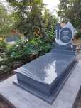 Monumente funerare