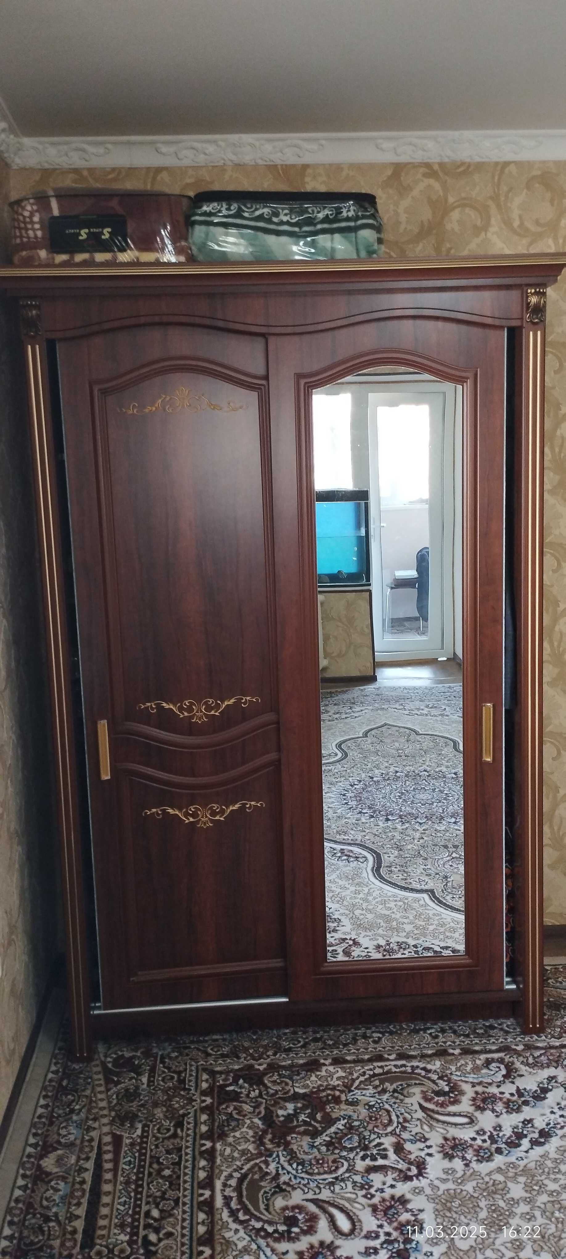 Продаётся Шифоньер Шкаф сотилади в идеальном состоянии