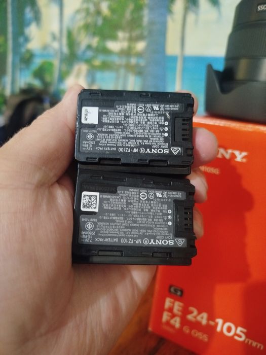 Sony Fz100 оригинал 2 та батарейкалар+ оригинал зарядник сотилади