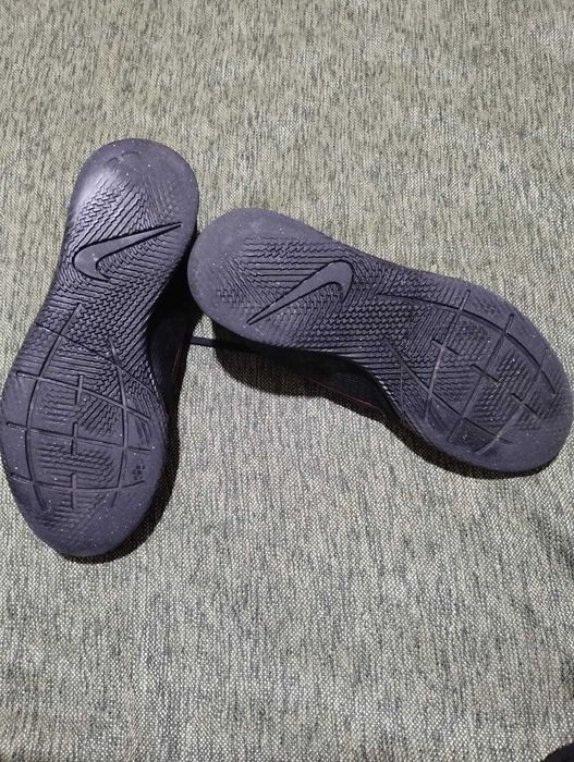 Adidasi Nike fotbal , marimea 36,5 EU