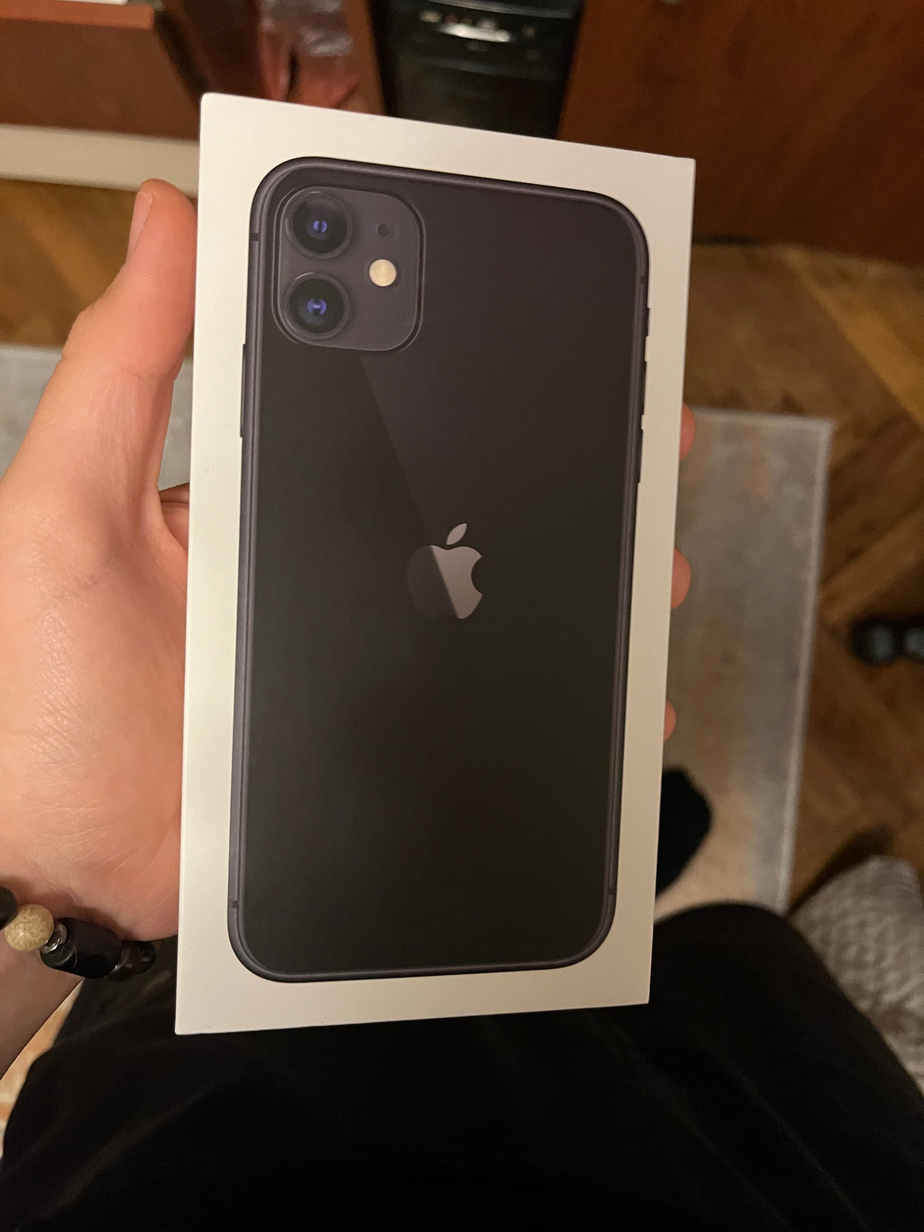 Продавам iPhone 11 64gb