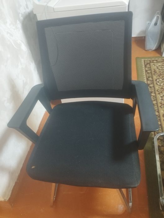 Продам офисные стулья