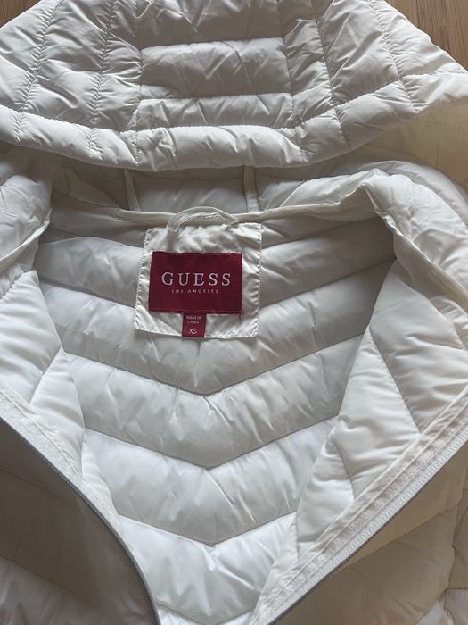 Продавам Яке Guess