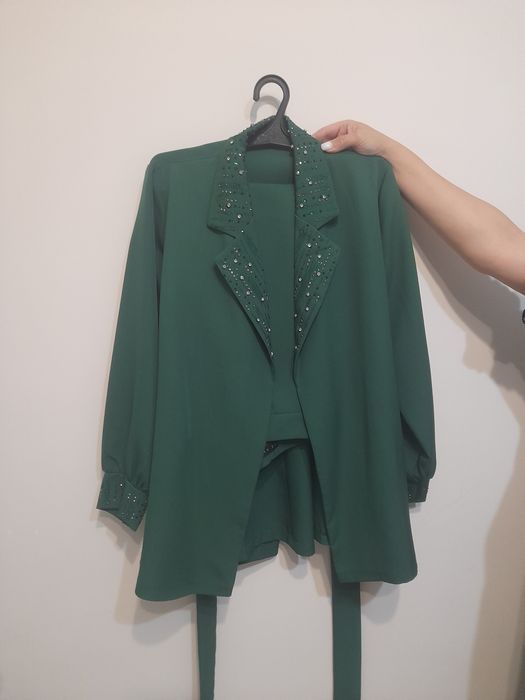 Продам костюм двойку 30 тысчи