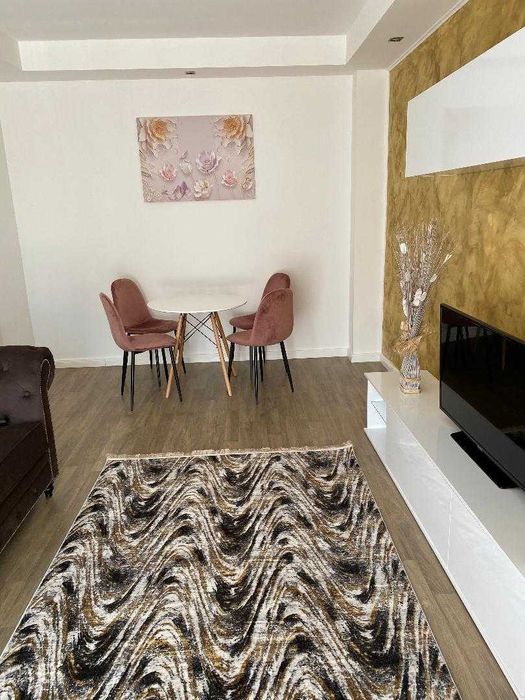 Chirie apartament decomandat 2 camere Cosmopolis (55 mp), plus parcare