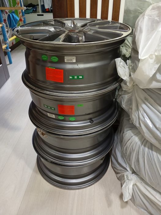 Комплект дисков литые R18