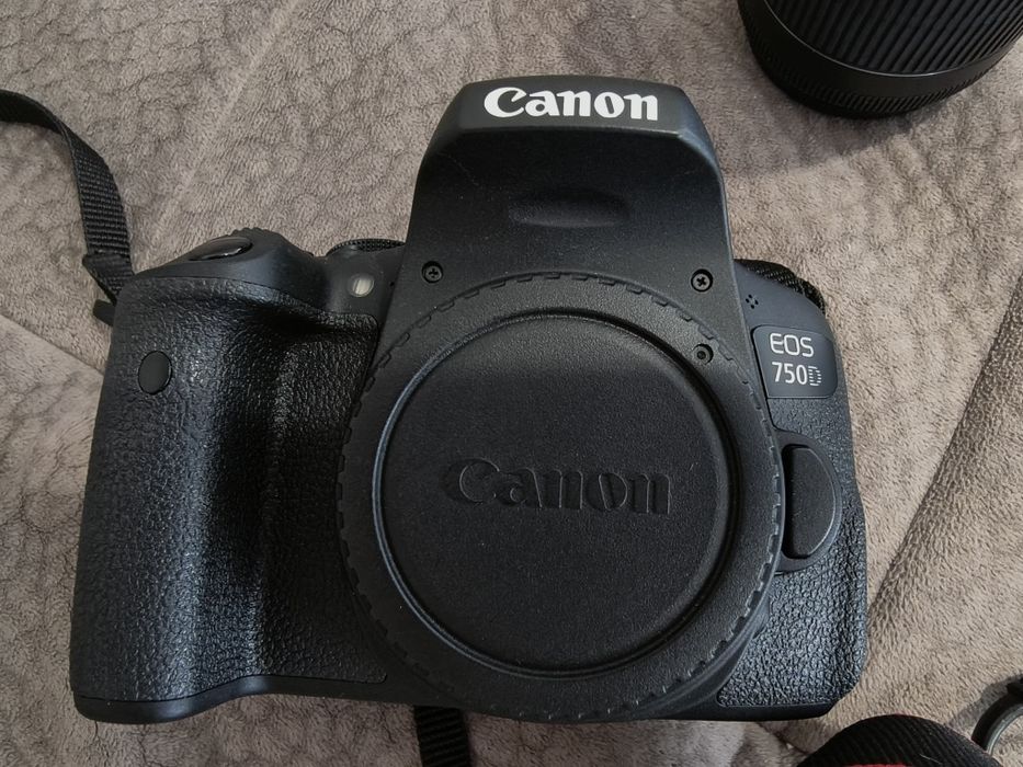 Фотоапарат Canon EOS 750D