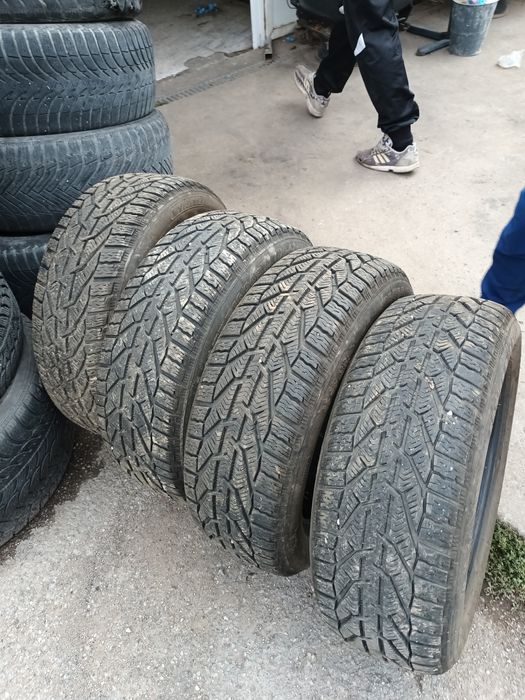 Продавам 4бр.Зимни гуми Дот 20г.205/55/16 2бр.Зимни гуми 195/65 /15