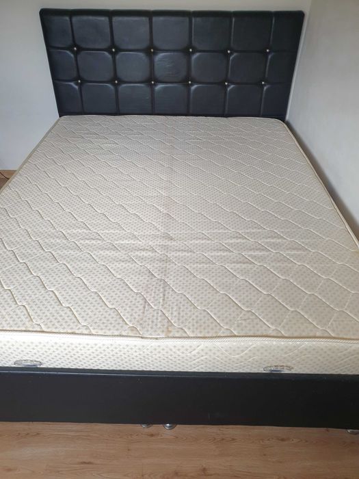 De vanzare pat dublu cu saltea dubla, piele ecologica cu lada