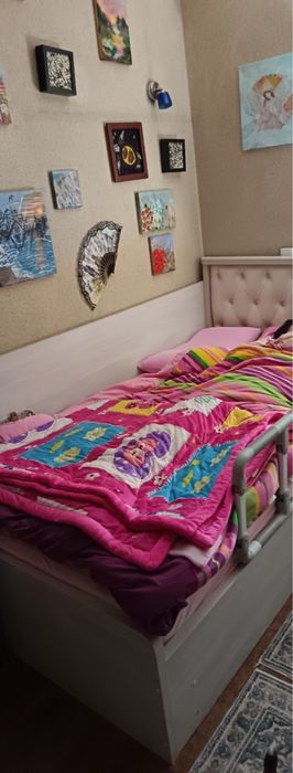 Кровать светлый цвет