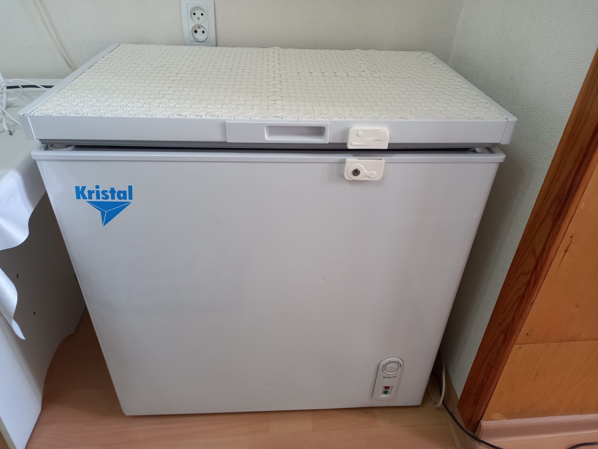 Продам морозильную камеру в отличном состояние.