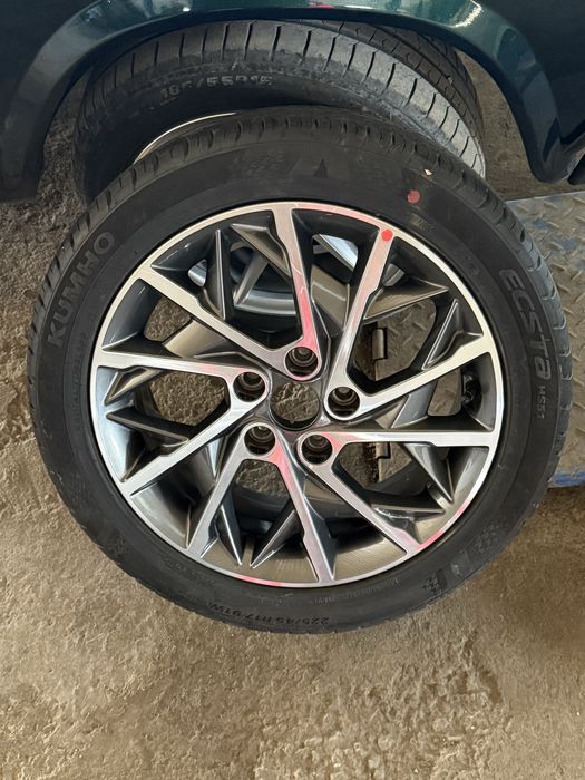 Kumho 225/45 r17 с диской 5.114.3 новый