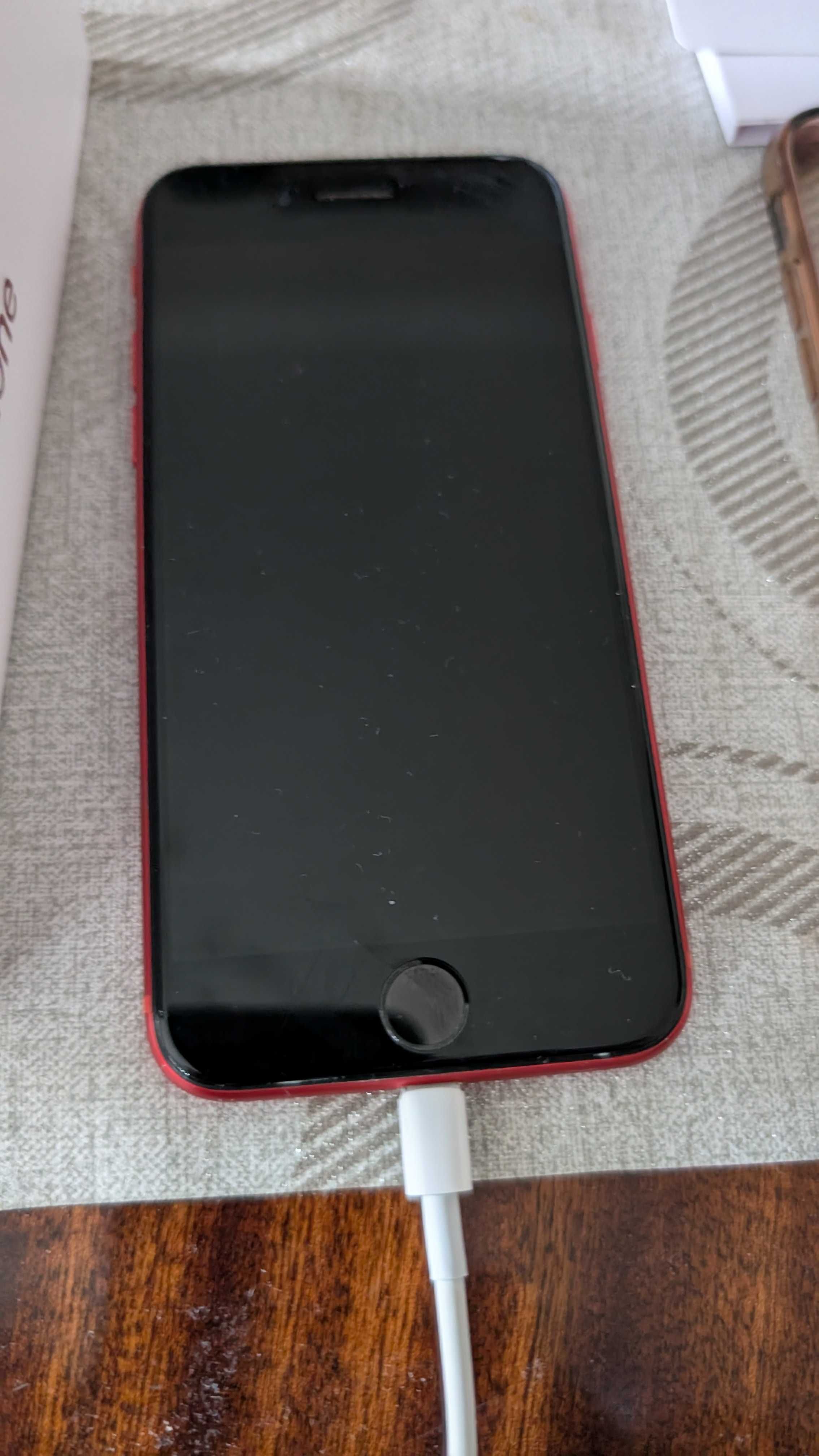iPhone SE 2020 Червен
