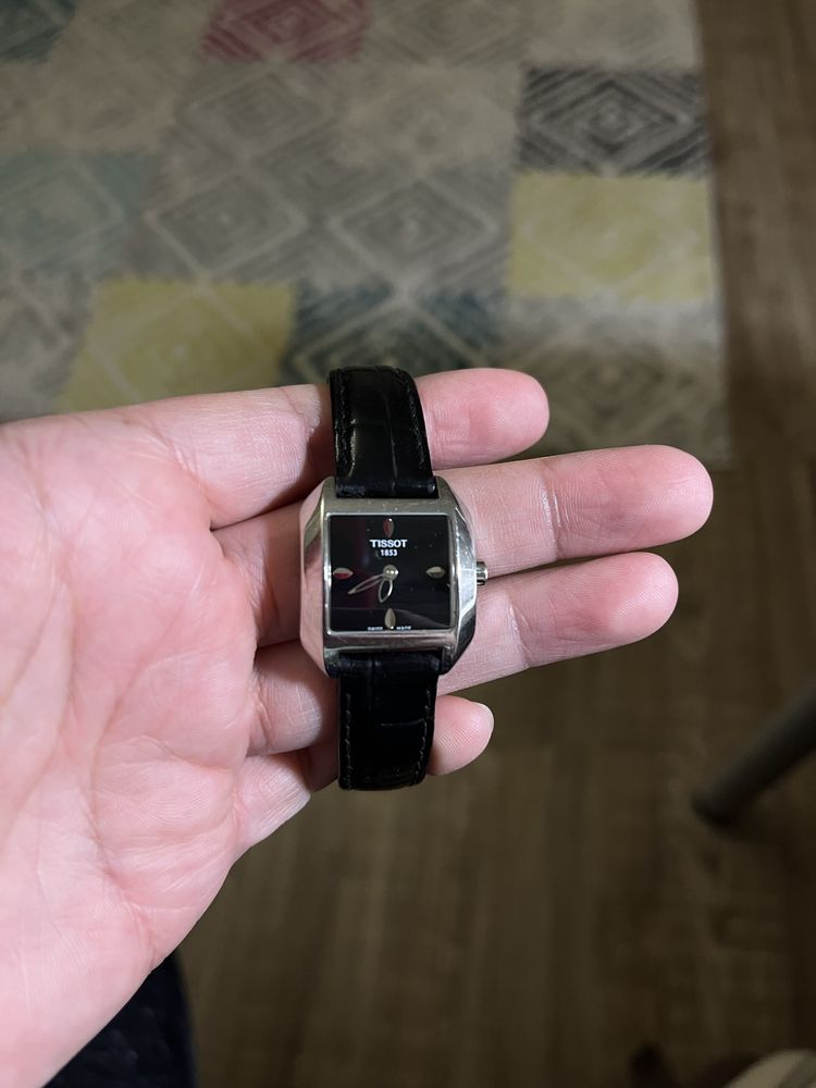 Продам часы Tissot женские оригинал