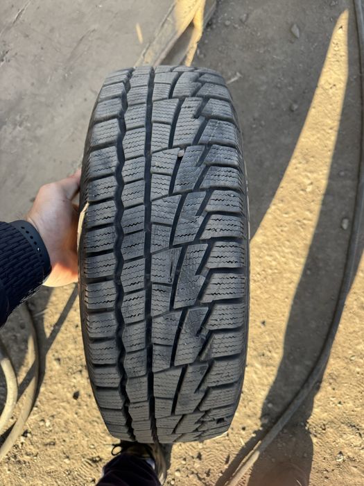 Продам зимние шины, липучки практически новые