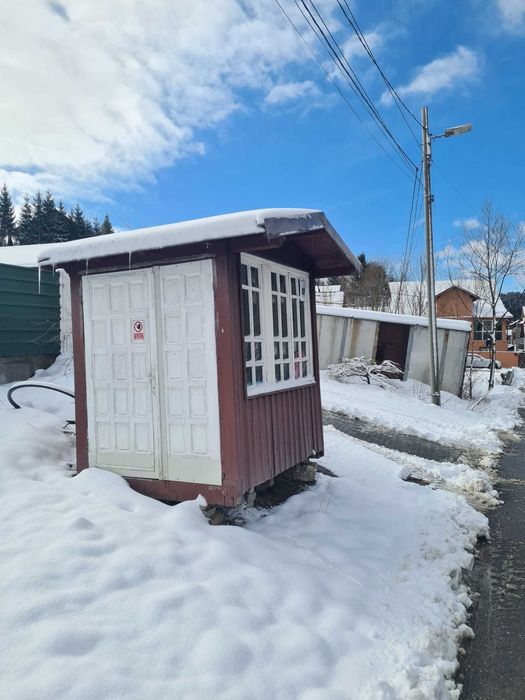 Casuta din lemn izolata si prevazuta cu instalatie electrica