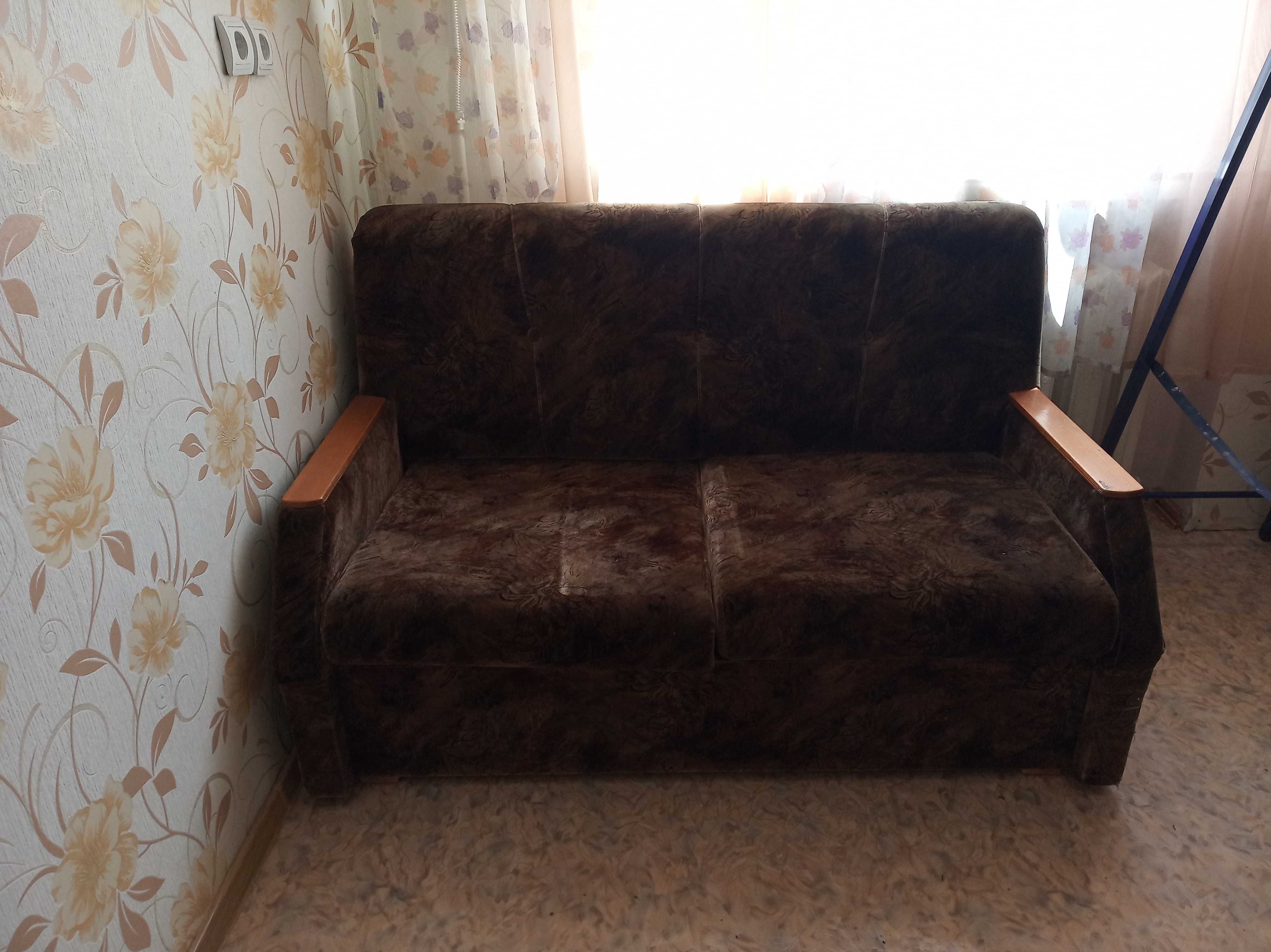 Диванчик подростковый б\у