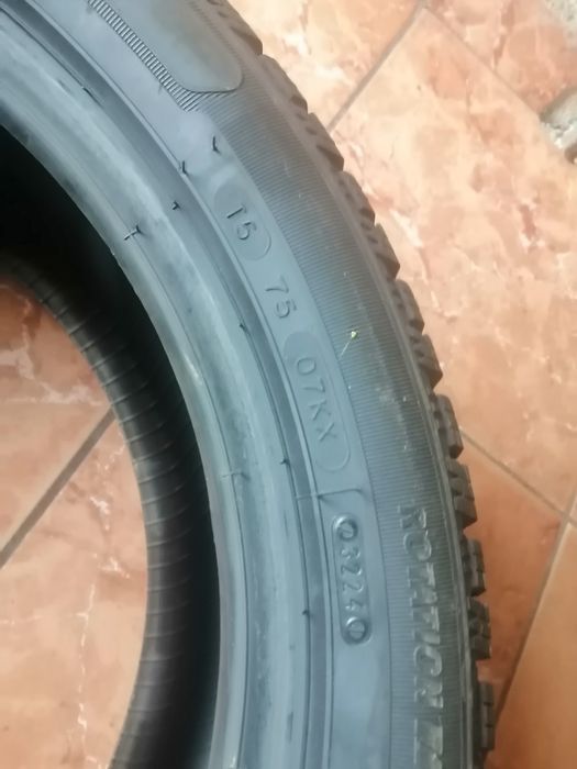 Vând 2 anvelope 205 50 17  Sebring 300 lei buc