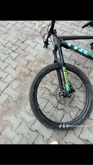 Vand rockshox liryk select + 27,5 cu stikere custom