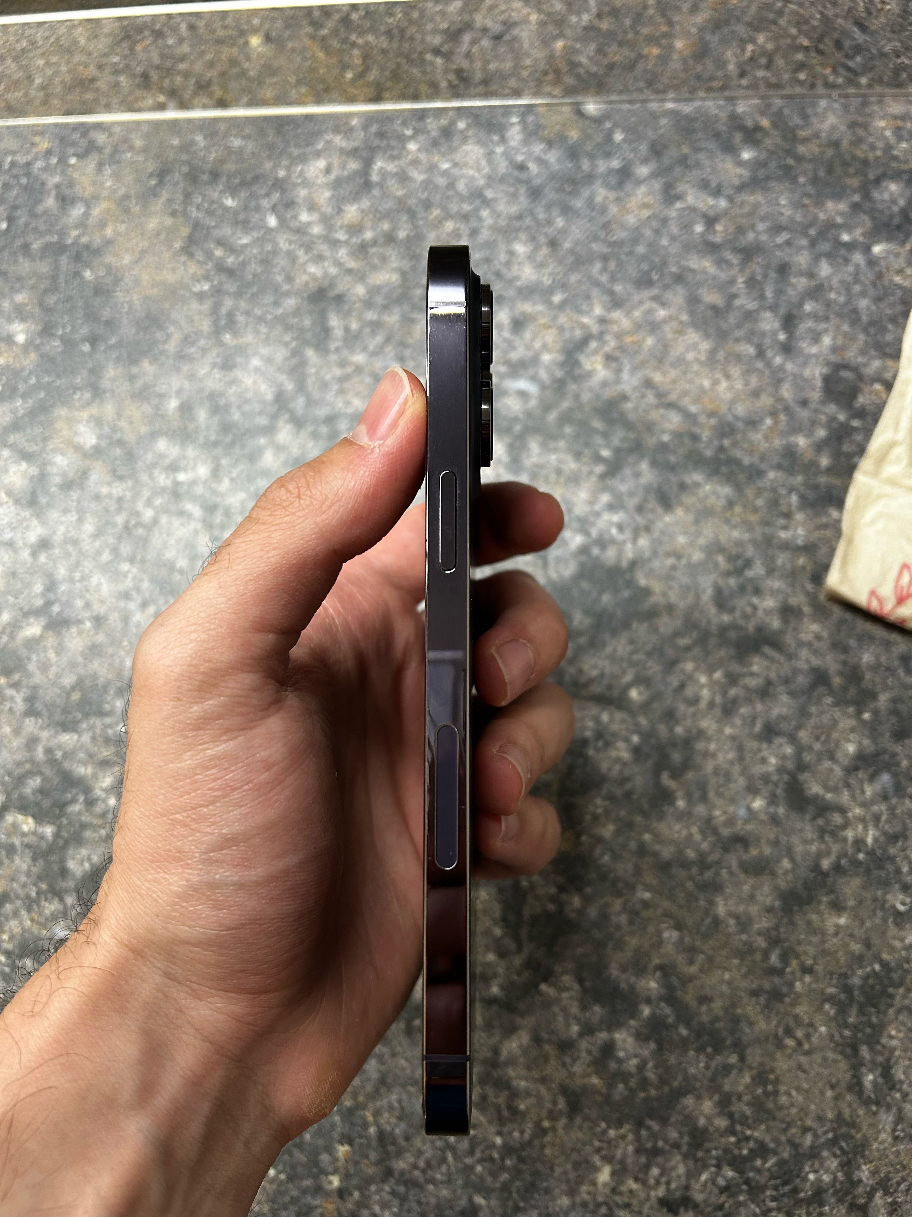 iPhone 14 Pro Max, 128GB в запазено визуално и техническо състояние.