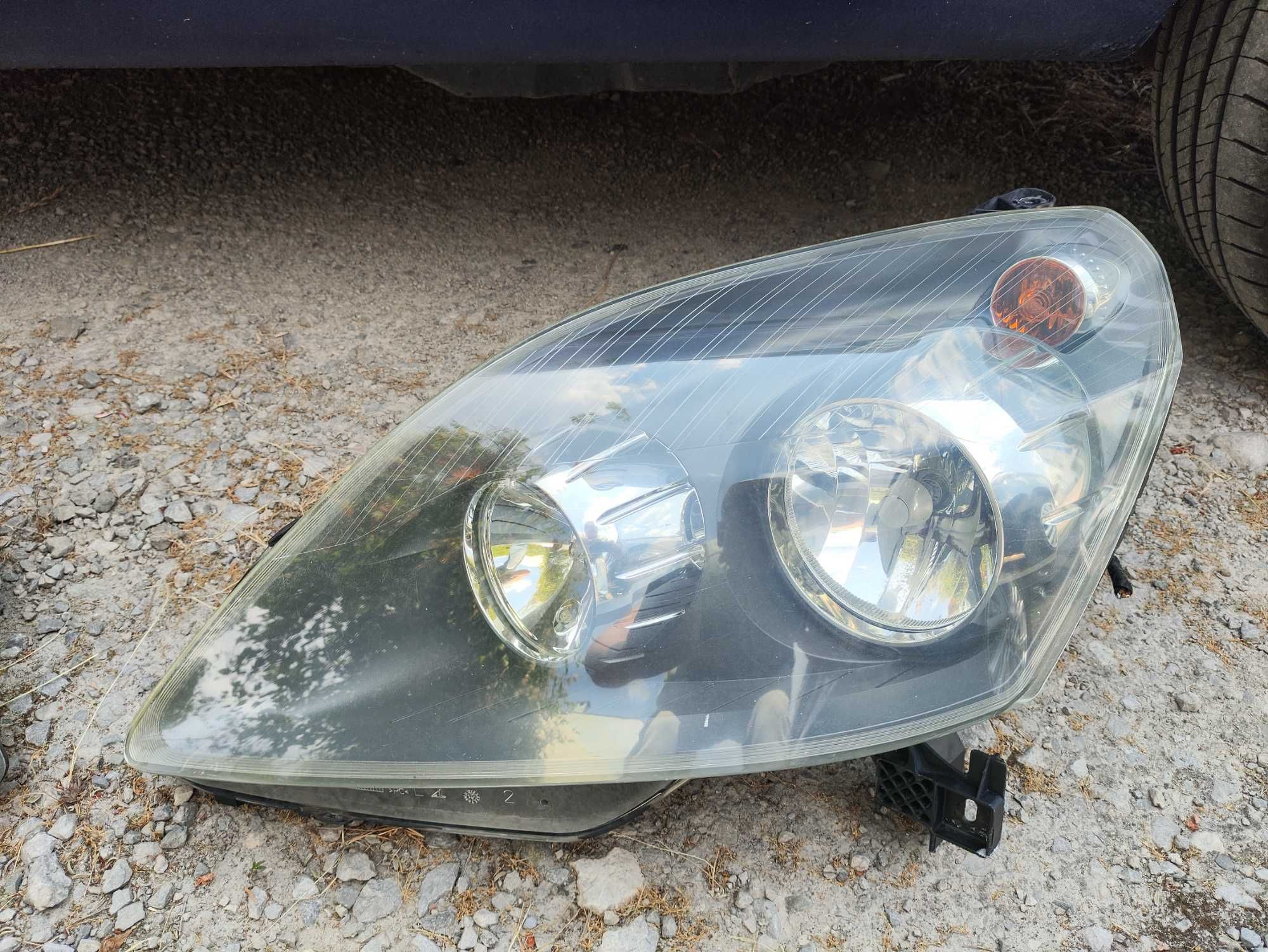 Фарове Opel Zafira B оригинални,цената еза 2 бр