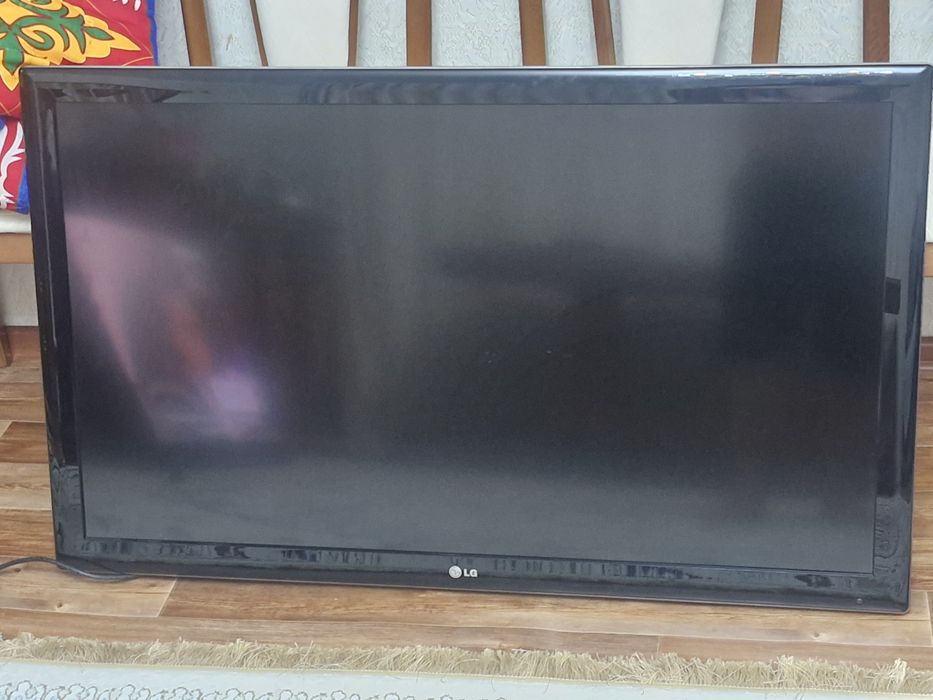 Продам б/у телевизор LG