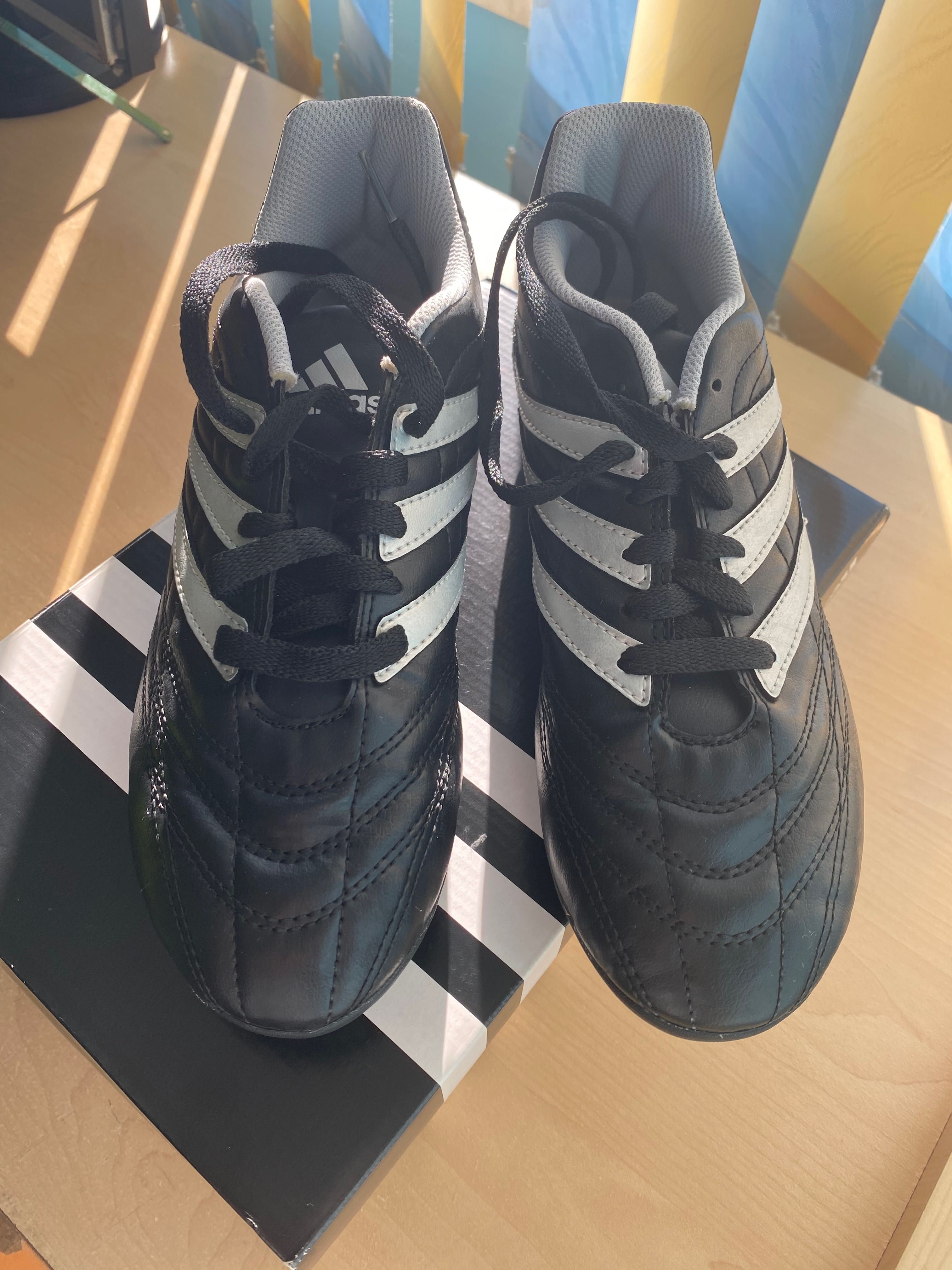 Оригинални бутонки Adidas