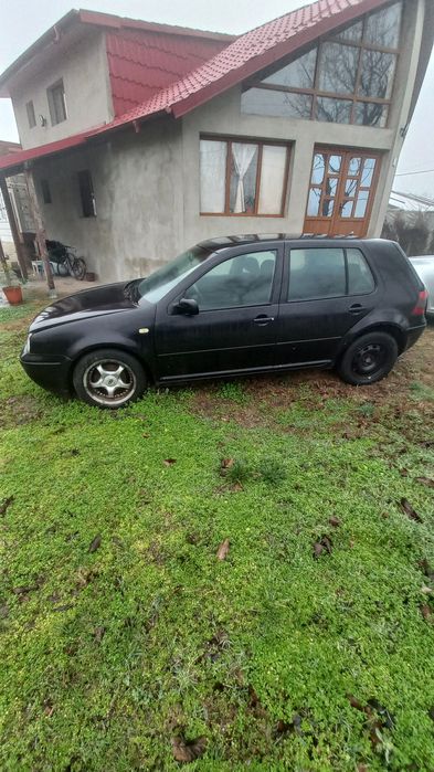 Vând golf 4 benzina și gpl pentru dezmembrari