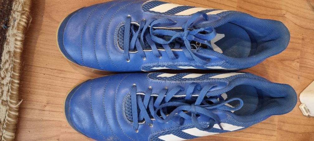 Adidas Sala!Футболни обувки за зала!