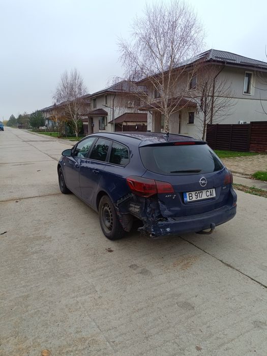 Opel astra J avariat - negociabil