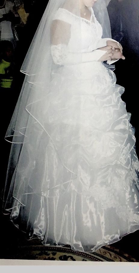 Шикарные  два свадебных платья