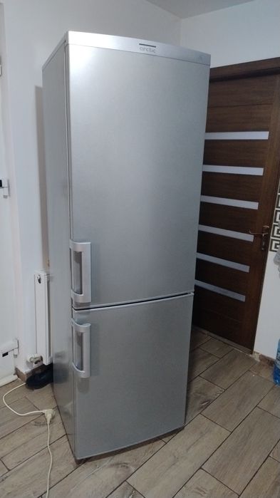 Vând frigider, combina frigorifica arctic