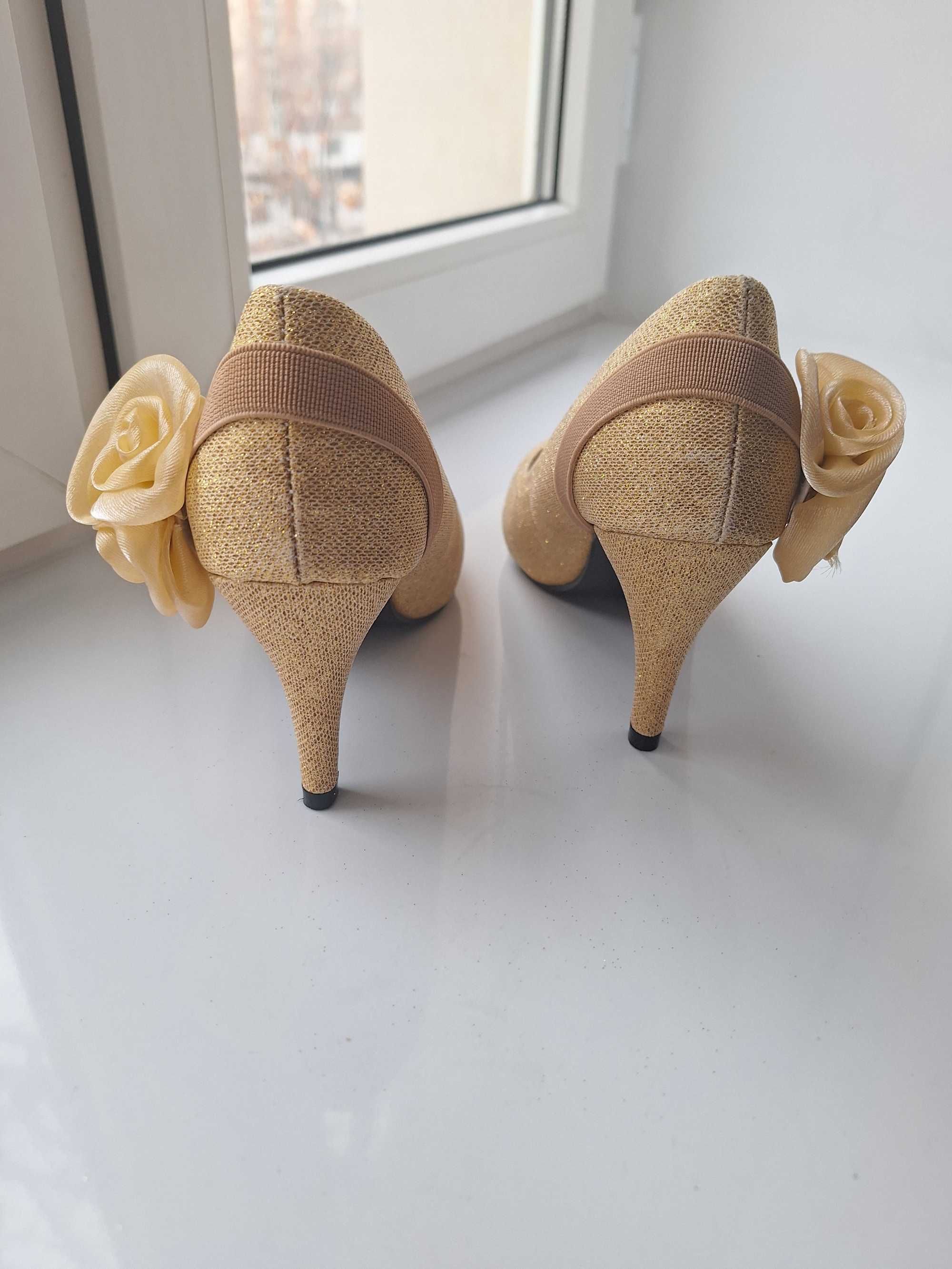 Женские свадебные туфли