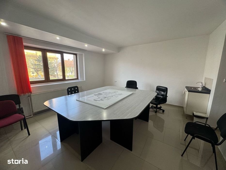 Birouri,sediul firme de închiriat  Etaj 1 în Aradul nou.