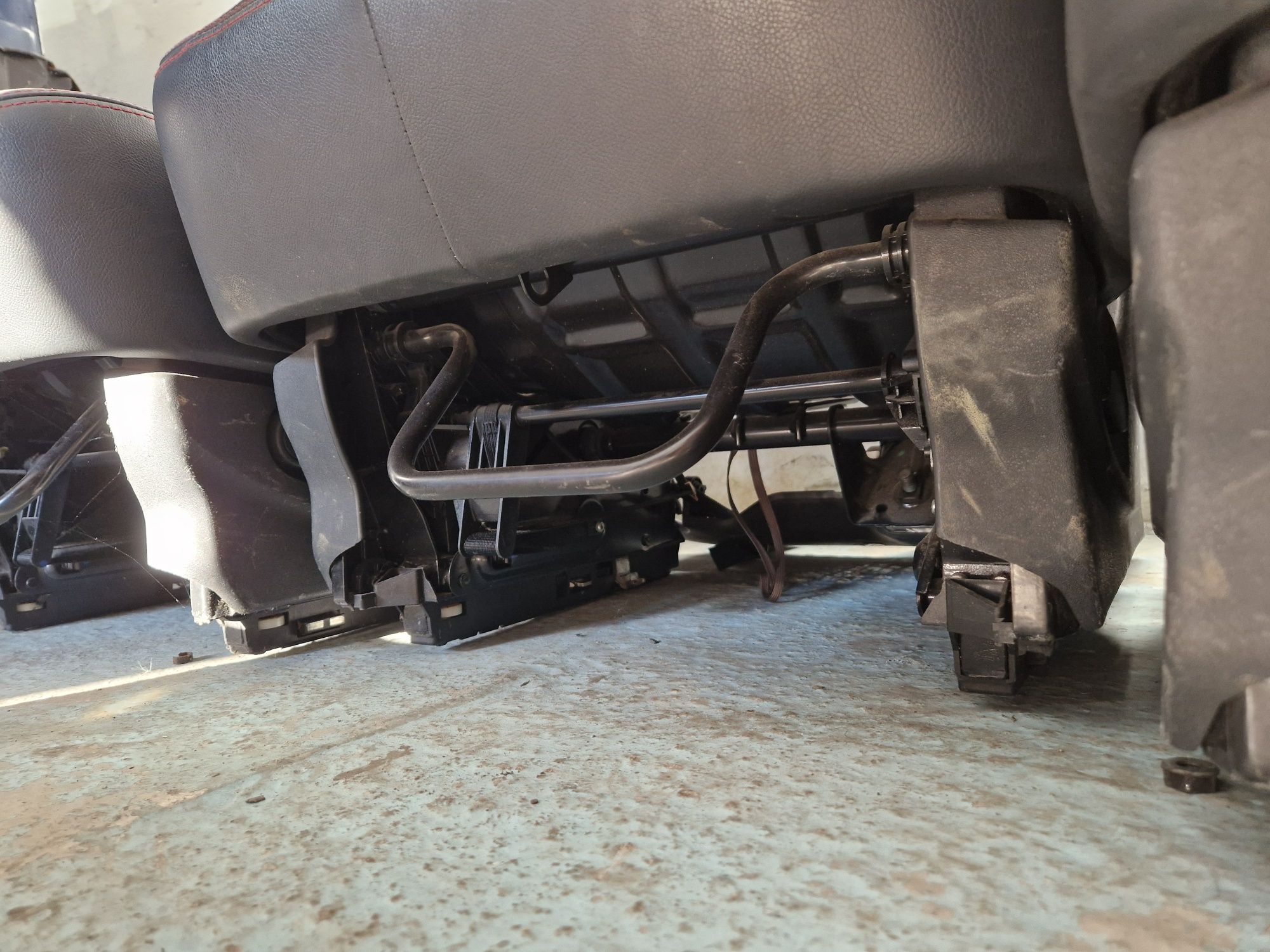 Vind scaune piele renault espace model 2006 2014