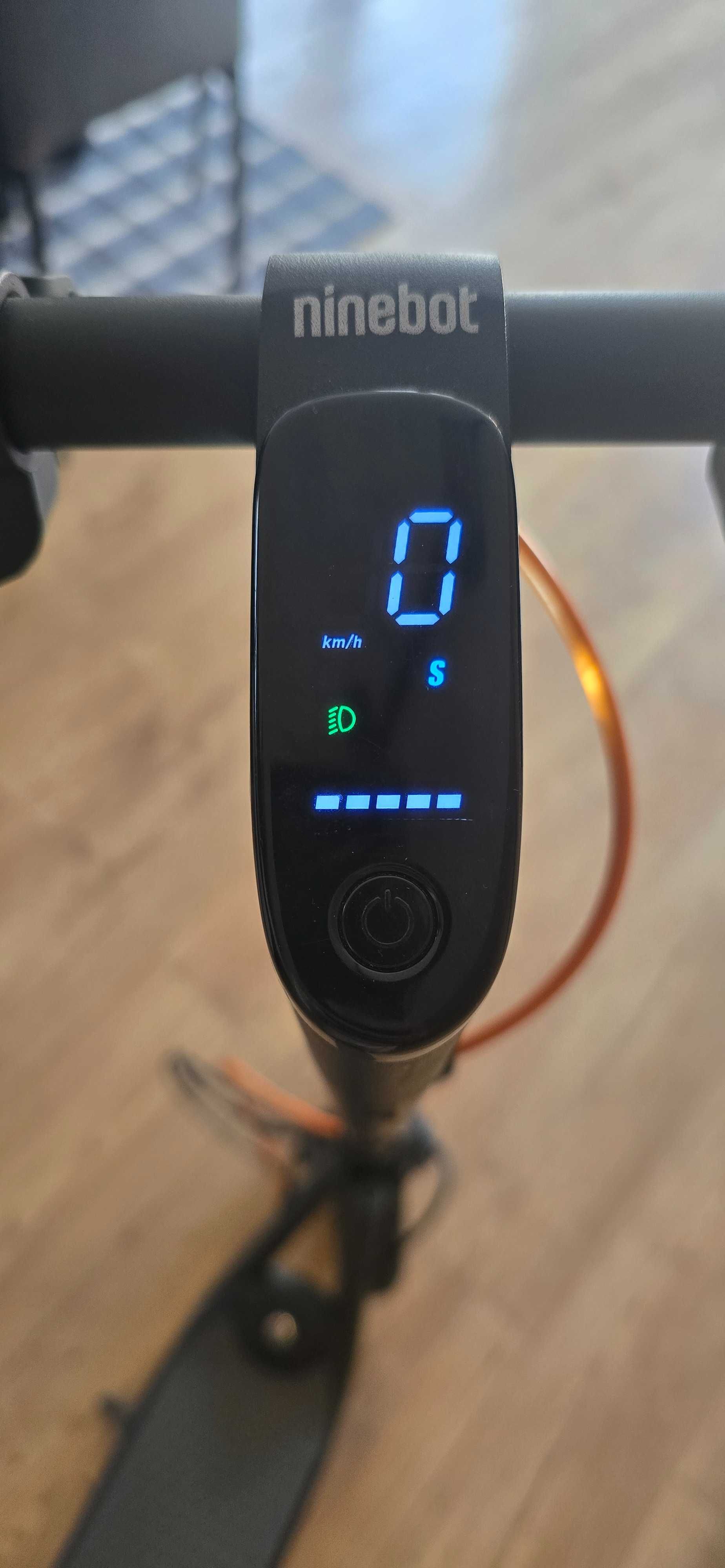 Тротинетка Segway Kickscooter Ninebot F40 (Сегуей Найнбот Ф40)