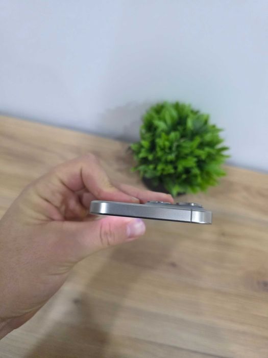 iPhone 15 Pro Max 512GB  Батерия 91% • Физическа SIM Отлично състояние