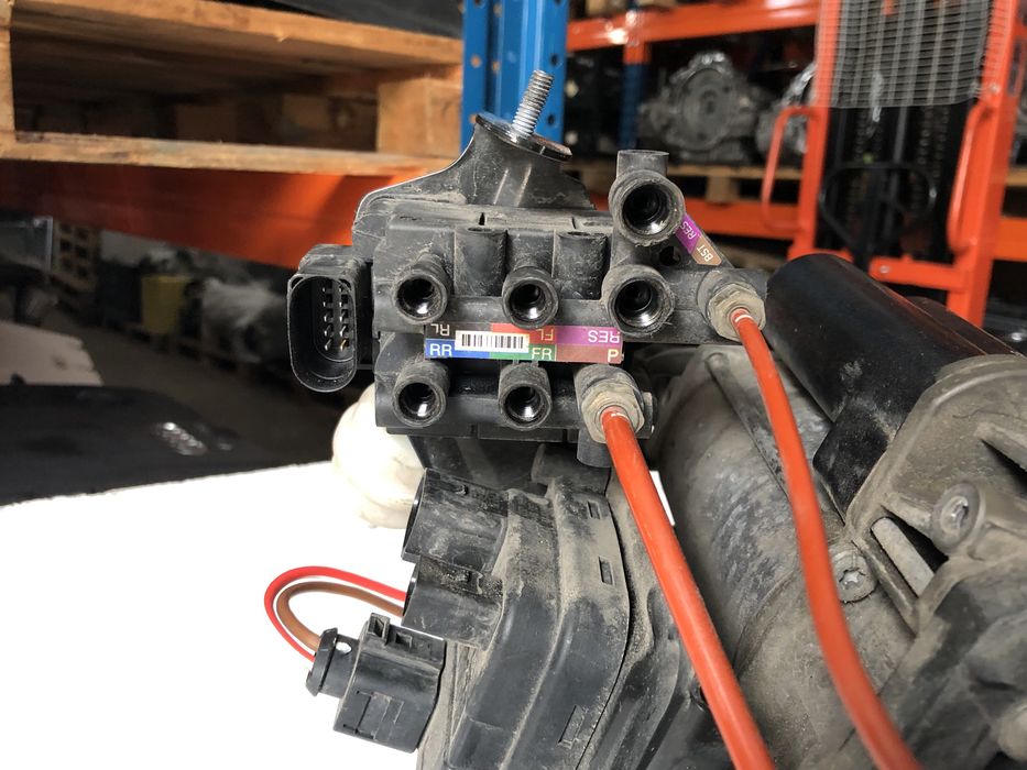 Compresor suspensie pneumatica Audi Q7, Q8