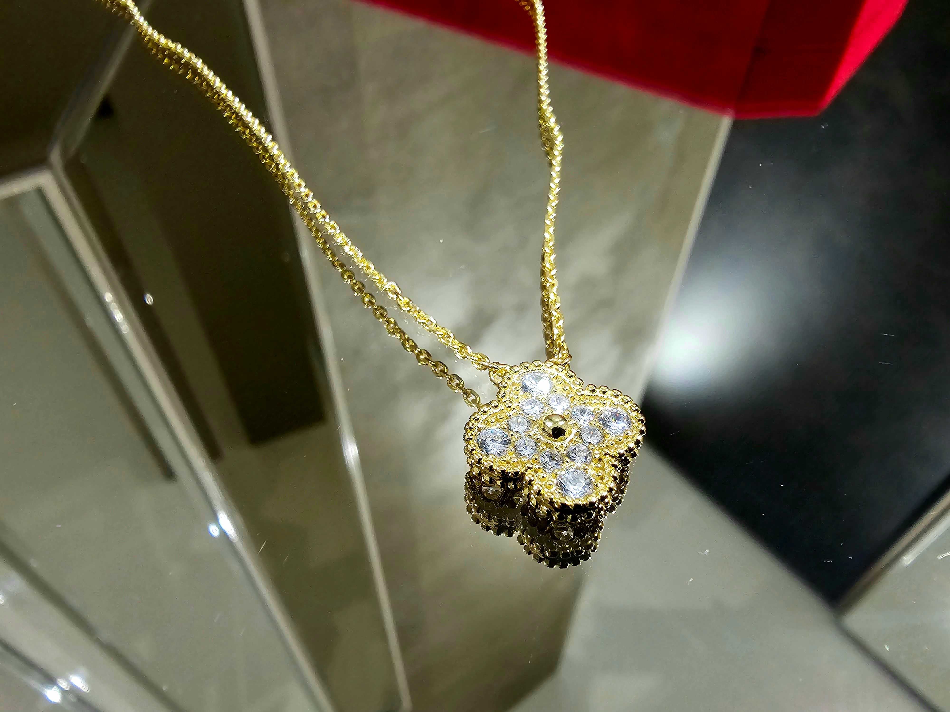 Van Cleef & Arpels VCA Gold Diamonds Clover Alhambra Logo Дамско Колие