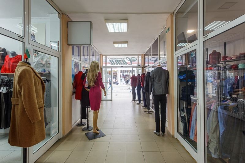 Продава се Магазин в Плевен, Идеален център - 831 кв.м за 1866 €/кв.м - Снимка #1